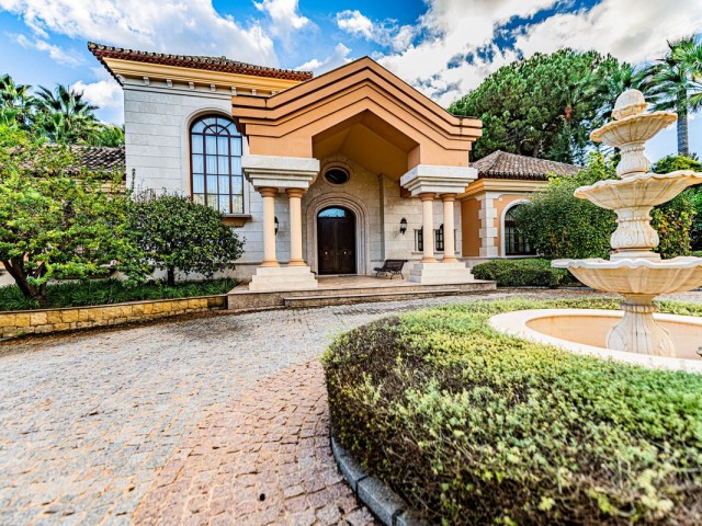 8 Sovrums Villa i Guadalmina Baja