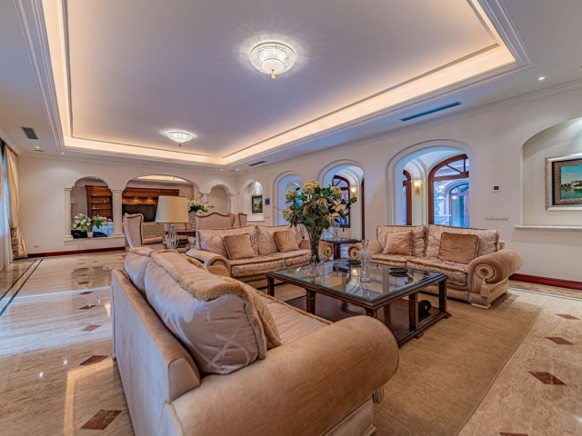 8 Sovrums Villa i Guadalmina Baja