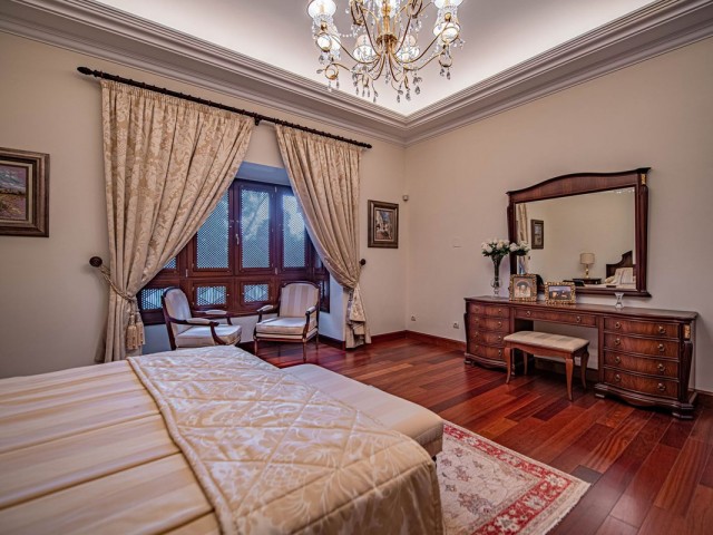 8 Sovrums Villa i Guadalmina Baja