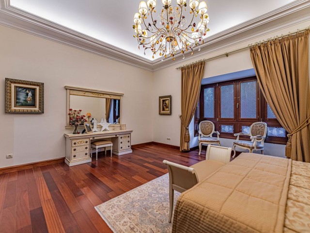 8 Sovrums Villa i Guadalmina Baja