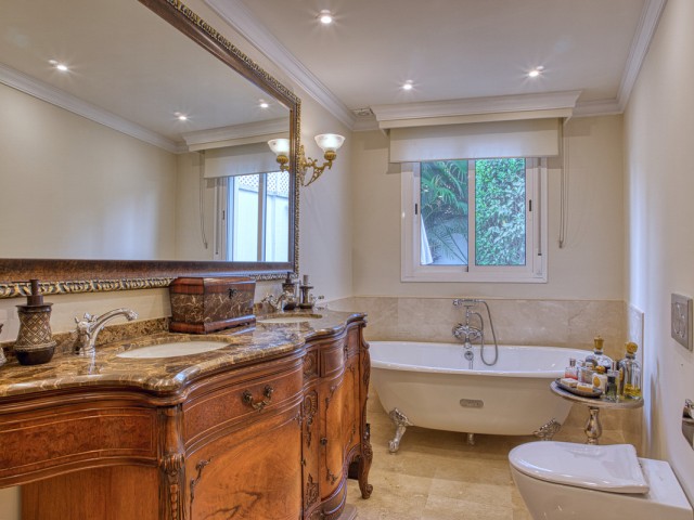 4 Bedrooms Townhouse in Marbella