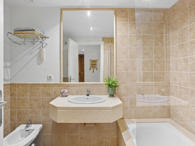 2 Bedrooms Apartment in Estepona