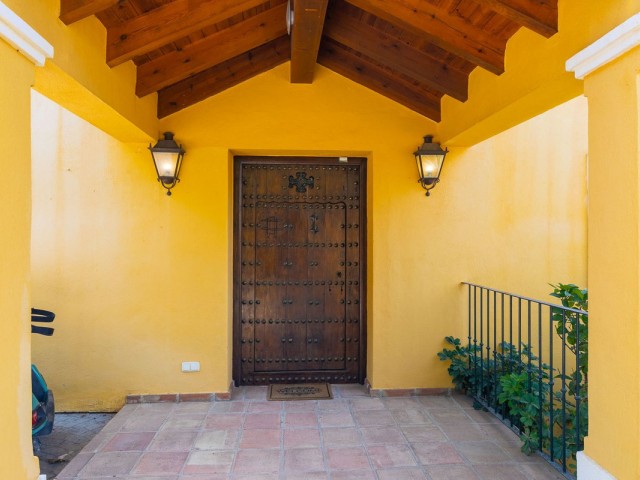 5 Bedrooms Villa in Benahavís