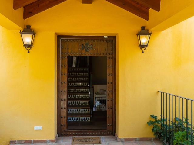 5 Bedrooms Villa in Benahavís