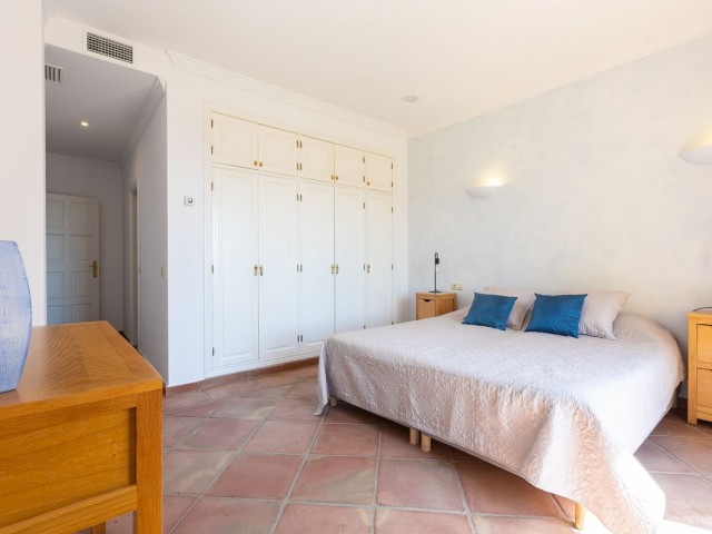 5 Bedrooms Villa in Benahavís