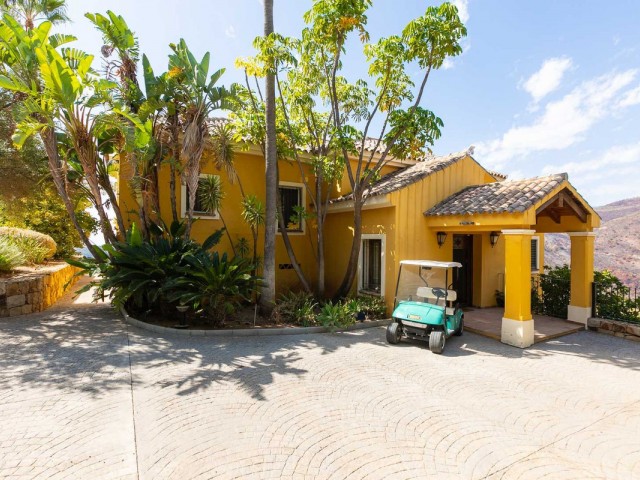 5 Bedrooms Villa in Benahavís