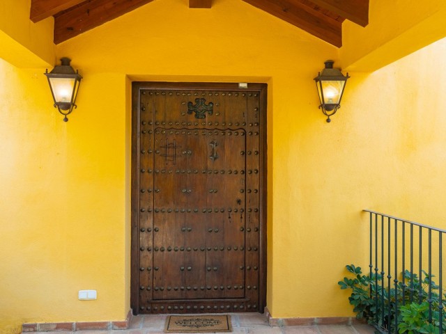 5 Bedrooms Villa in Benahavís