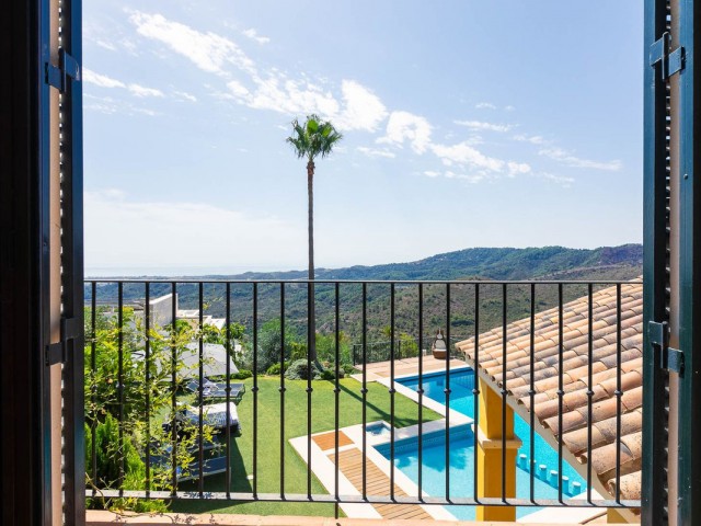 5 Bedrooms Villa in Benahavís