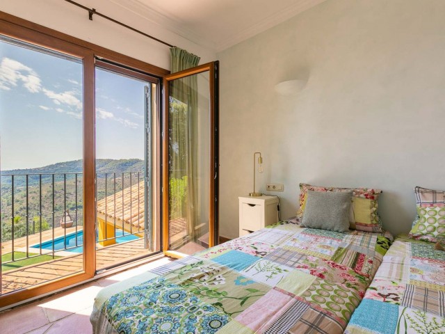 5 Bedrooms Villa in Benahavís