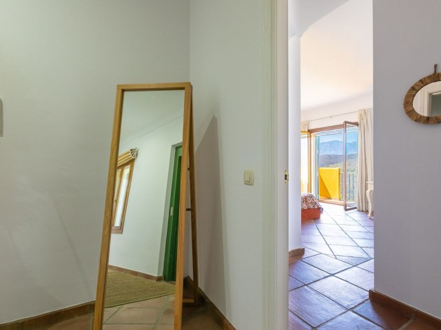 5 Bedrooms Villa in Benahavís