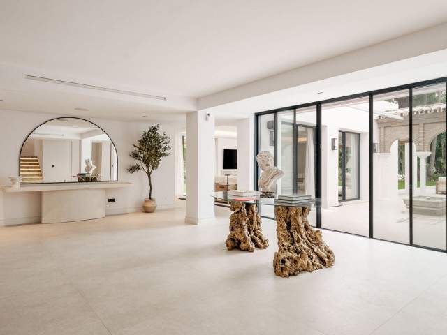 5 Bedrooms Villa in Nueva Andalucía