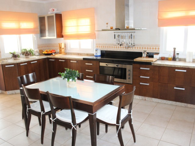 7 Schlafzimmer Villa in Artola