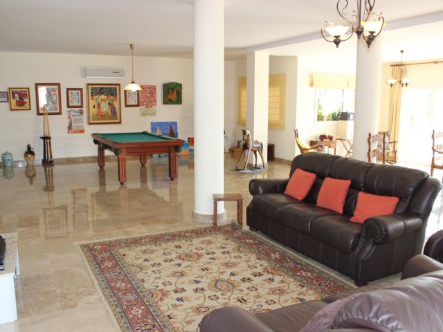 7 Schlafzimmer Villa in Artola