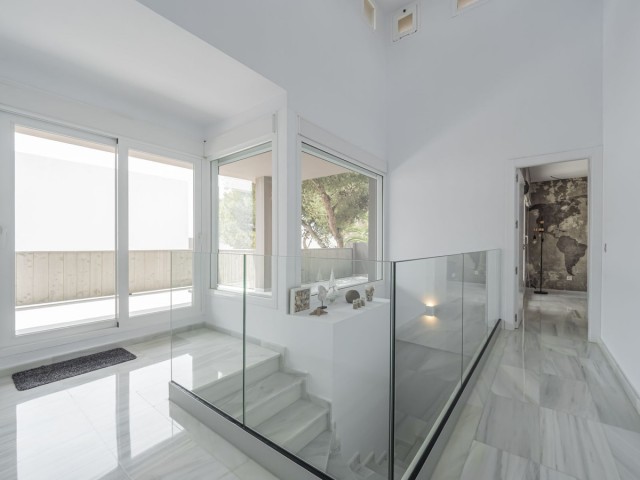 5 Sovrums Villa i Elviria