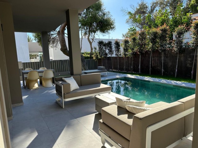 5 Sovrums Villa i Elviria