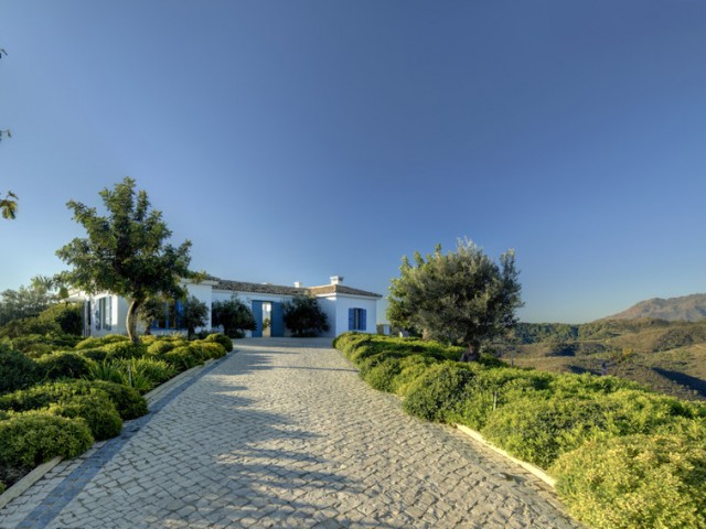5 Bedrooms Villa in Benahavís