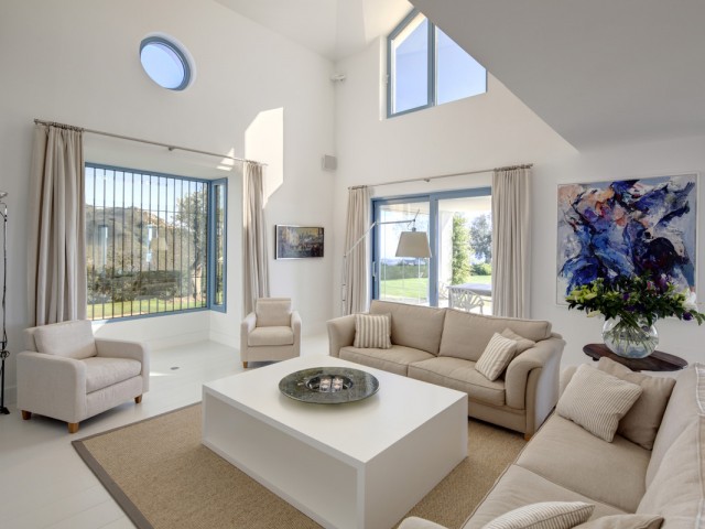 5 Bedrooms Villa in Benahavís