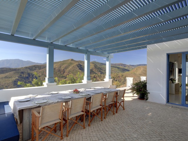 5 Bedrooms Villa in Benahavís