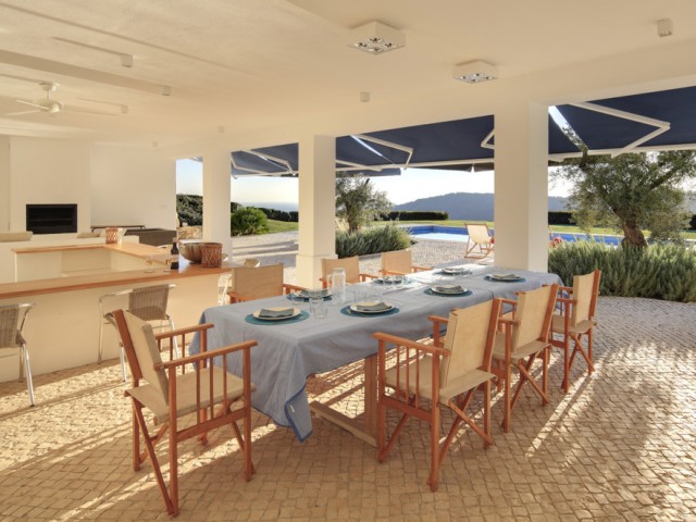 5 Bedrooms Villa in Benahavís