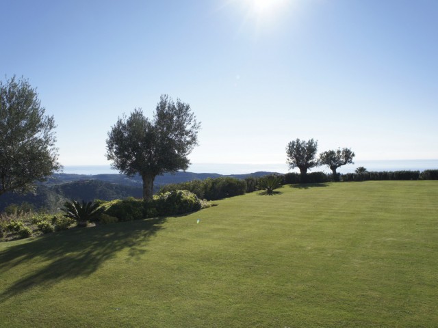 5 Bedrooms Villa in Benahavís