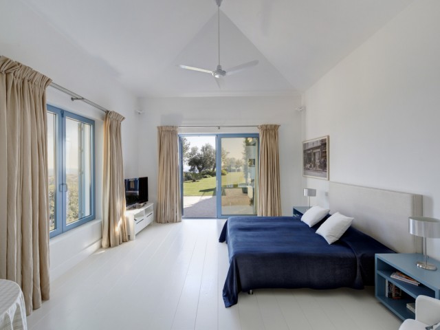 5 Bedrooms Villa in Benahavís