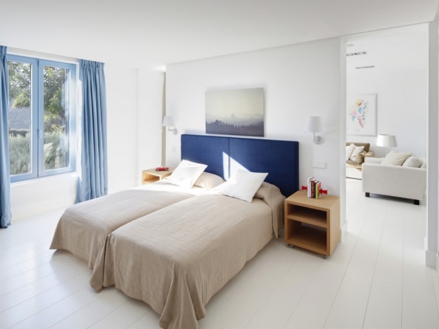 5 Bedrooms Villa in Benahavís