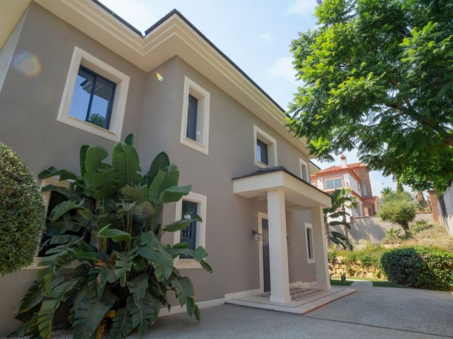 6 Slaapkamer Villa in Los Flamingos