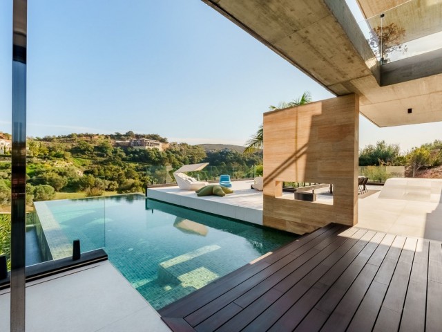 5 Bedrooms Villa in Benahavís