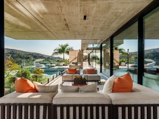 5 Bedrooms Villa in Benahavís