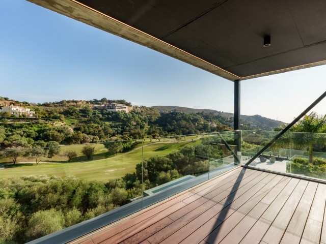 5 Bedrooms Villa in Benahavís