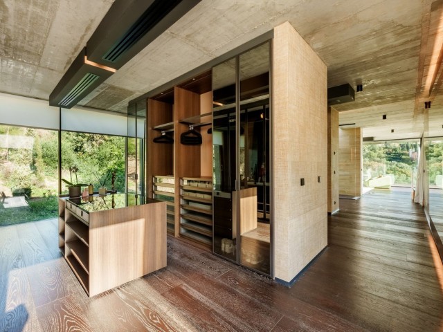 5 Bedrooms Villa in Benahavís