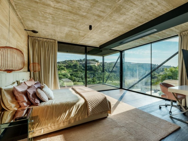 5 Bedrooms Villa in Benahavís