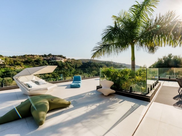 5 Bedrooms Villa in Benahavís