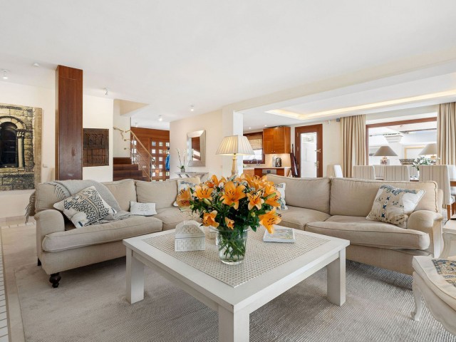 3 Bedrooms Villa in Nueva Andalucía