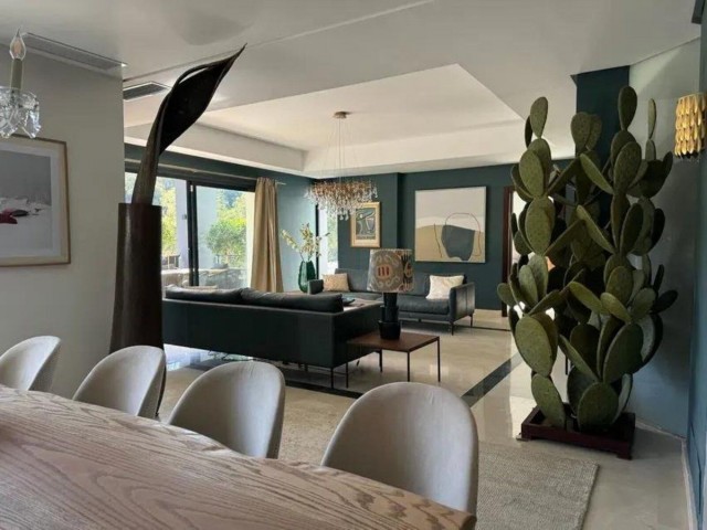 4 Bedrooms Villa in Elviria