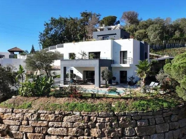 Villa con 4 Dormitorios  en Elviria