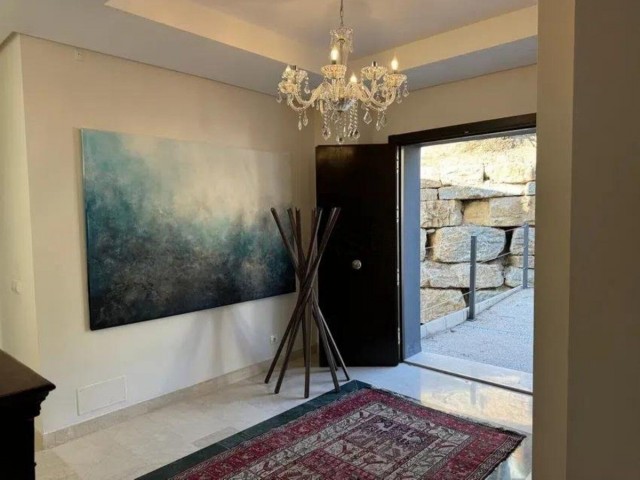 Villa con 4 Dormitorios  en Elviria