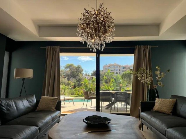 Villa con 4 Dormitorios  en Elviria