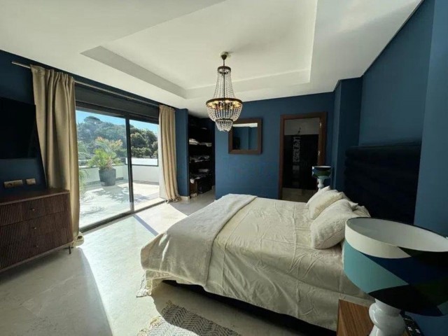 Villa con 4 Dormitorios  en Elviria