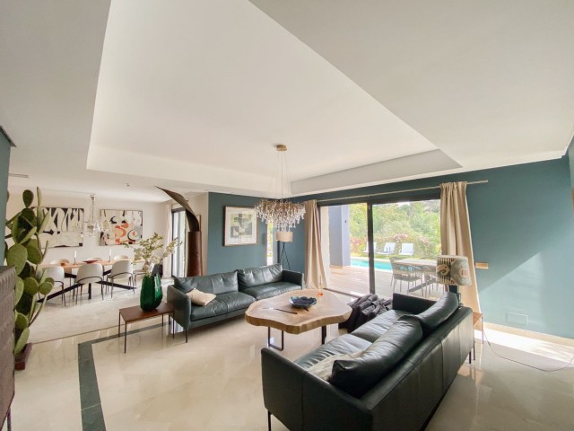 4 Bedrooms Villa in Elviria