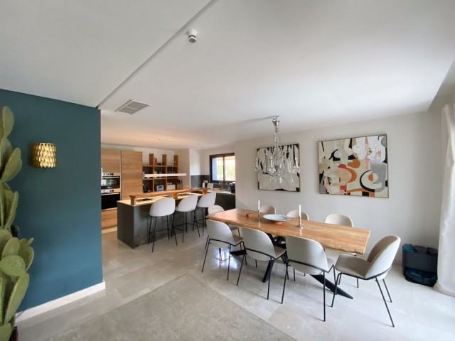 4 Bedrooms Villa in Elviria