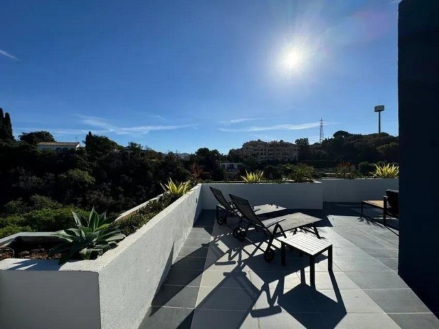 4 Bedrooms Villa in Elviria