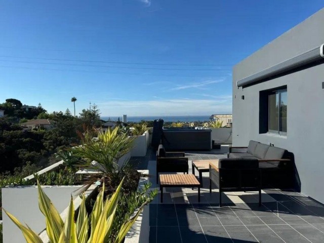 4 Bedrooms Villa in Elviria