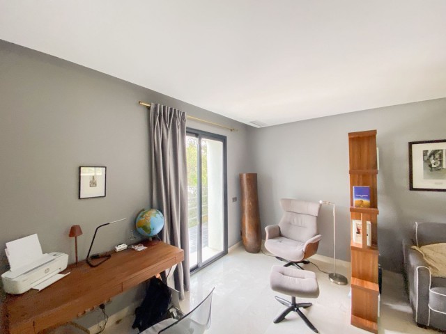 4 Bedrooms Villa in Elviria