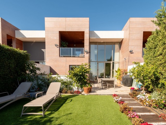 4 Bedrooms Villa in Benahavís