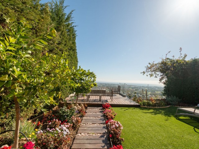 4 Bedrooms Villa in Benahavís