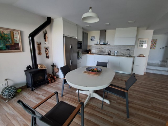 Adosado con 5 Dormitorios  en Estepona