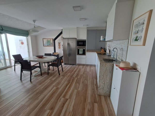 Adosado con 5 Dormitorios  en Estepona