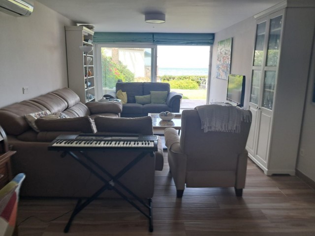 Adosado con 5 Dormitorios  en Estepona