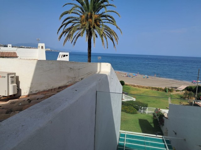 Adosado con 5 Dormitorios  en Estepona